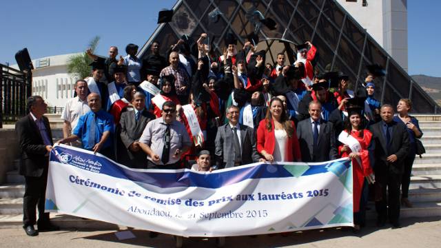 Cérémonie de remise des prix aux lauréats de l&rsquo;université part01